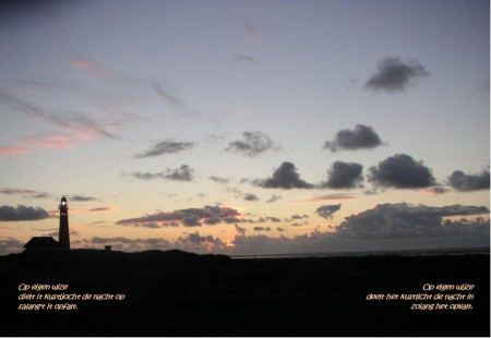 uitzicht op de vuurtoren vanaf de hoge duin achter Casa Maris